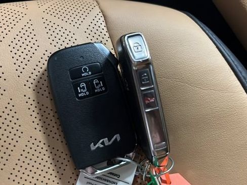 Used 2024 Kia Carnival LX FWD image 20