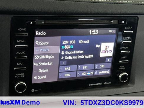 Used 2019 Toyota Sienna SE FWD image 21