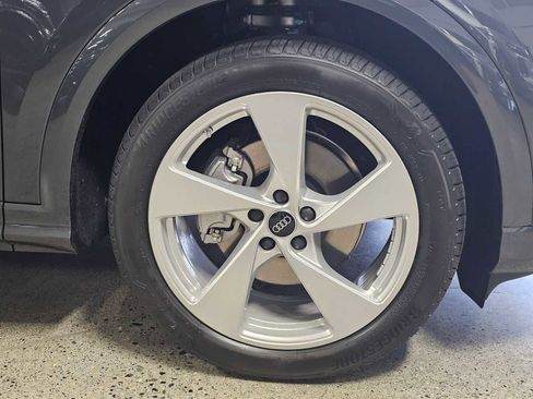 New 2025 Audi Q5 Prestige image 9