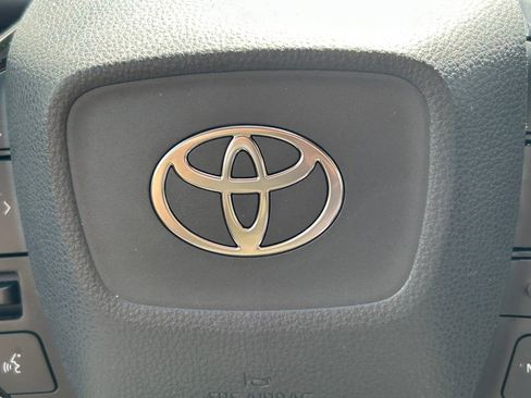 Used 2025 Toyota Prius XLE image 36