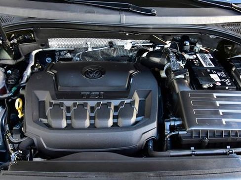 Used 2023 Volkswagen Tiguan SE R-Line image 31