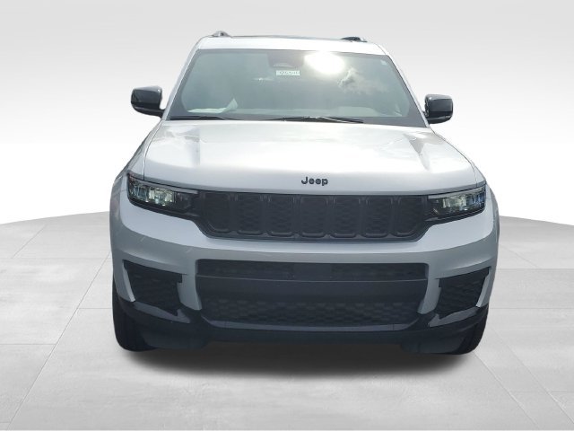Used 2025 Jeep Grand Cherokee L Altitude AWD/4WD image 2
