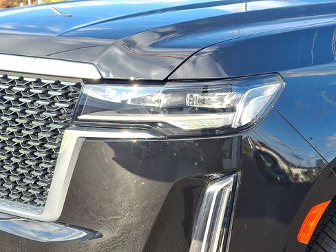 Certified 2024 Cadillac Escalade Premium Luxury image 9