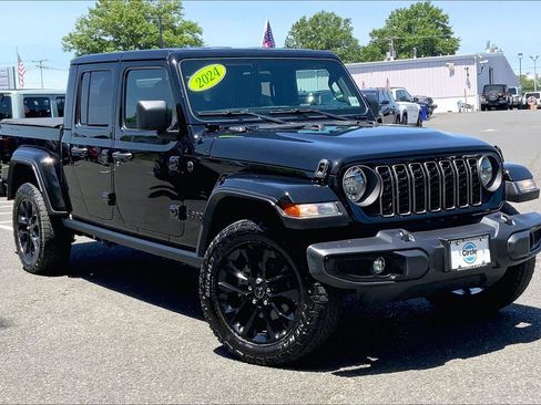 Certified 2024 Jeep Gladiator Sport AWD/4WD image 2