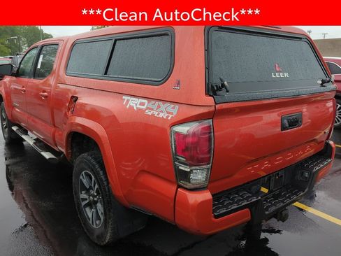 Used 2017 Toyota Tacoma TRD Sport AWD/4WD image 4