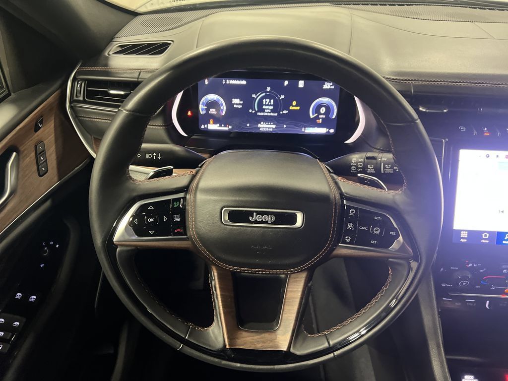 Used 2023 Jeep Grand Cherokee Summit AWD/4WD image 19