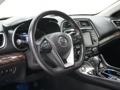 Used 2016 Nissan Maxima Platinum w/ Interior Lighting Package image 9
