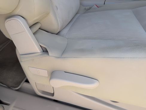 Used 2011 Nissan Quest S image 32