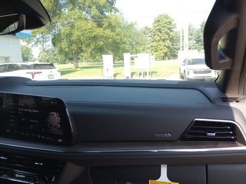 New 2025 Chevrolet Tahoe High Country image 24