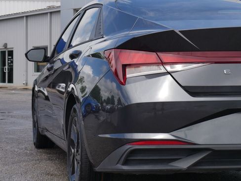 Used 2021 Hyundai Elantra SEL w/ Convenience Package FWD image 16