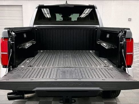Used 2025 Toyota Tacoma SR5 AWD/4WD image 33