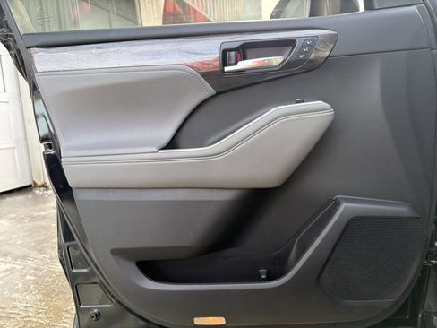 Used 2022 Toyota Highlander Limited image 10