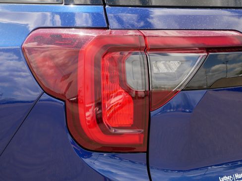 Used 2023 GMC Acadia SLT w/ Elevation Edition AWD/4WD image 17