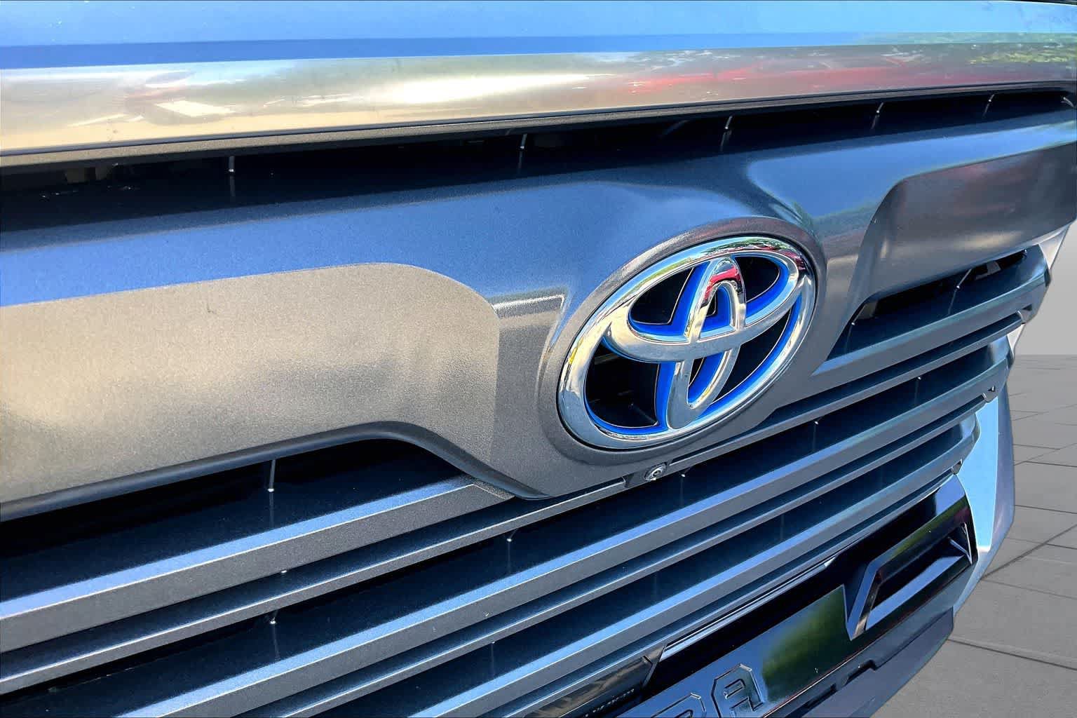 Used 2024 Toyota Tundra Limited AWD/4WD image 55