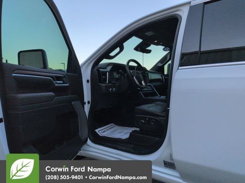 Used 2025 GMC Sierra 3500 Denali AWD/4WD image 9