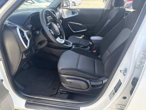 Used 2023 Kia Soul LX image 18
