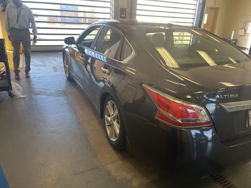 Used 2015 Nissan Altima 2.5 SL w/ Technology Package FWD image 7