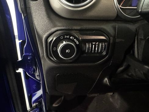Used 2019 Jeep Wrangler Unlimited Sahara w/ Safetytec Group AWD/4WD image 27