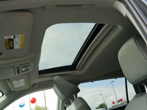 Used 2023 Toyota Highlander XLE AWD/4WD image 14