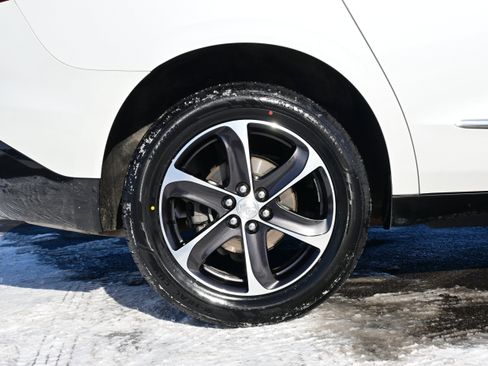 Used 2021 Buick Enclave Essence w/ Sport Touring Edition image 10