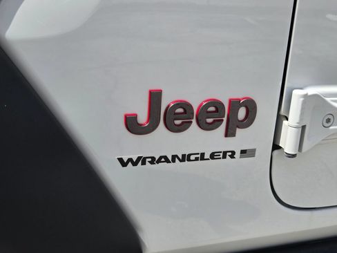 Used 2024 Jeep Wrangler Unlimited Rubicon AWD/4WD image 10