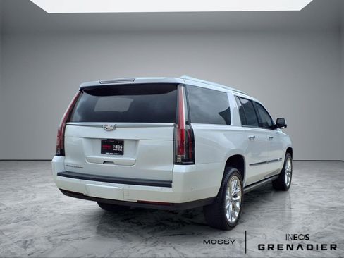 Used 2019 Cadillac Escalade ESV Premium Luxury image 7