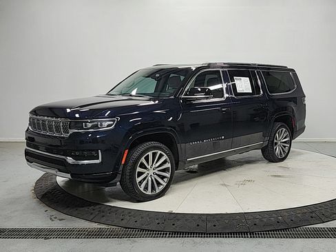 Used 2023 Jeep Grand Wagoneer L Series II w/ Convenience Group III AWD/4WD image 3