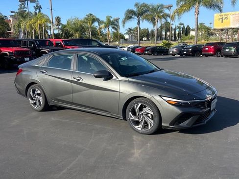 Used 2025 Hyundai Elantra SEL image 5