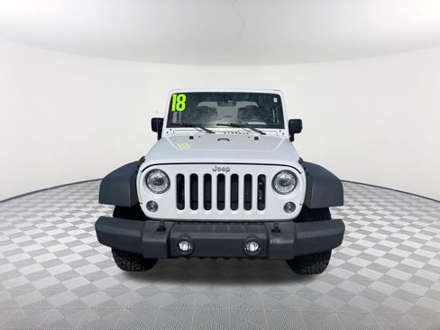 Used 2018 Jeep Wrangler Rubicon w/ Power Convenience Group image 2