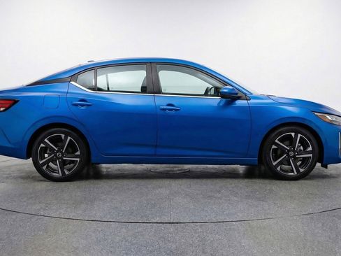 Used 2025 Nissan Sentra SV image 9