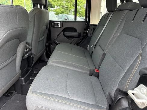 Used 2024 Jeep Wrangler Unlimited w/ Convenience Group AWD/4WD image 20
