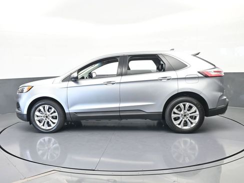Used 2022 Ford Edge Titanium image 3