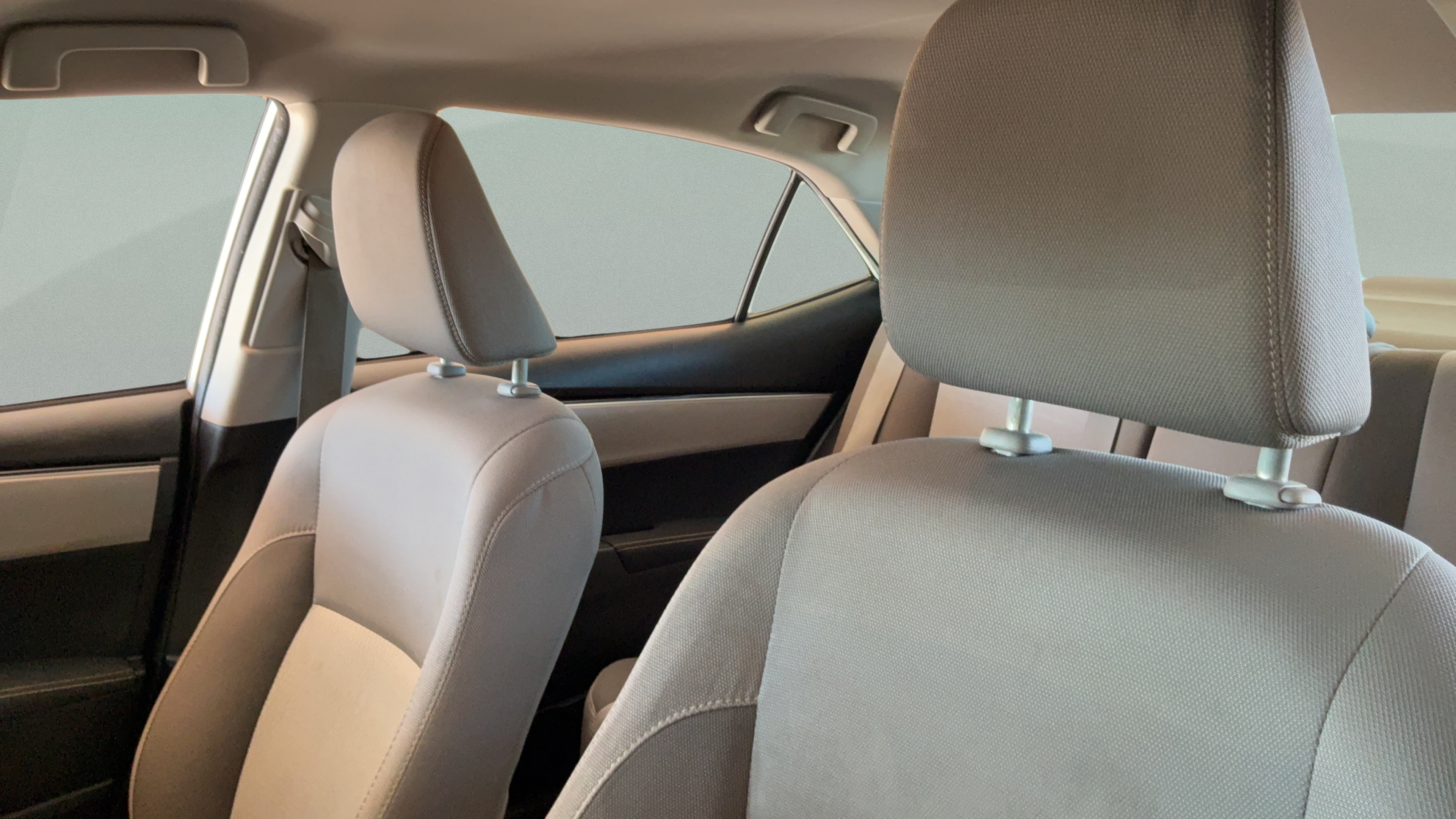 Used 2018 Toyota Corolla LE w/ LE Premium Package FWD image 19