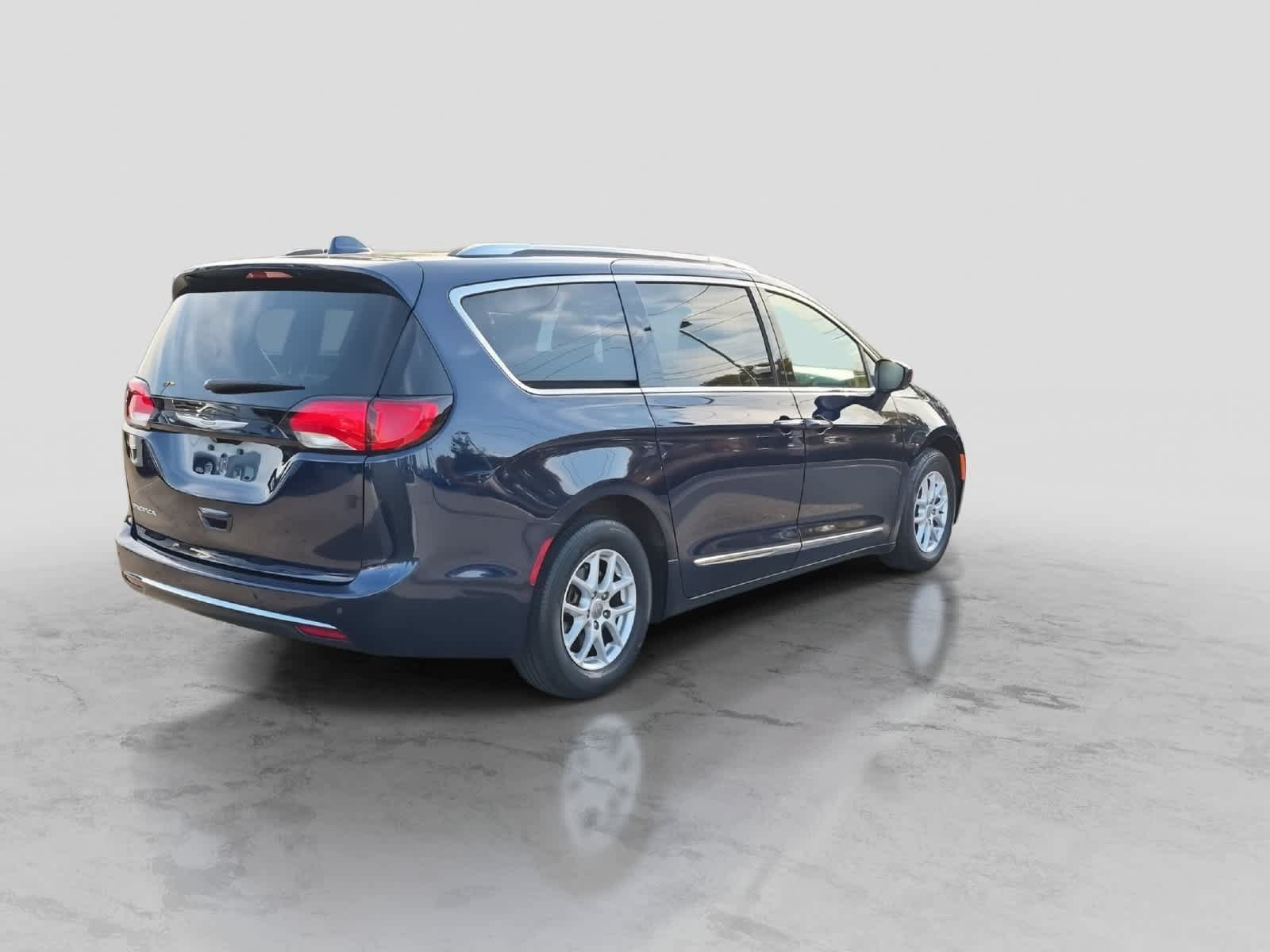 Used 2020 Chrysler Pacifica Touring-L w/ Advanced Safetytec Group FWD image 8