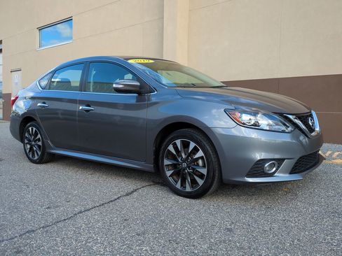 Used 2019 Nissan Sentra SR image 2