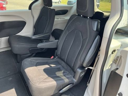 Used 2023 Chrysler Voyager LX FWD image 5