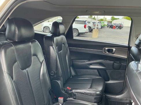 Used 2021 Kia Sorento EX w/ Panoramic Sunroof Package FWD image 8