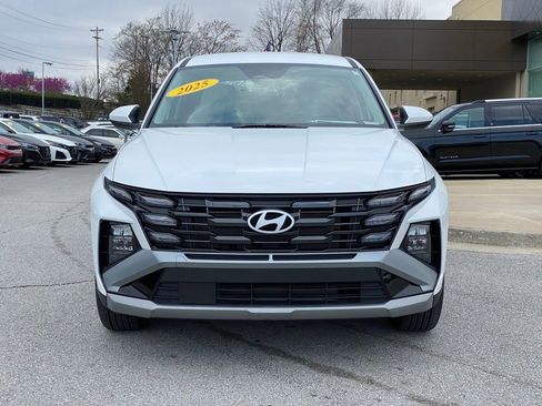 Used 2025 Hyundai Tucson SE image 2