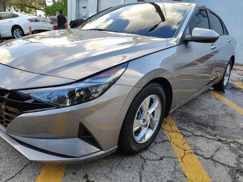 Used 2023 Hyundai Elantra SE w/ Preferred Accessory Package FWD image 18