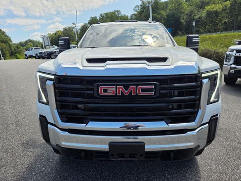 Used 2024 GMC Sierra 3500 Pro AWD/4WD image 2