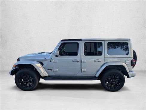 Used 2023 Jeep Wrangler Unlimited Sahara AWD/4WD image 2