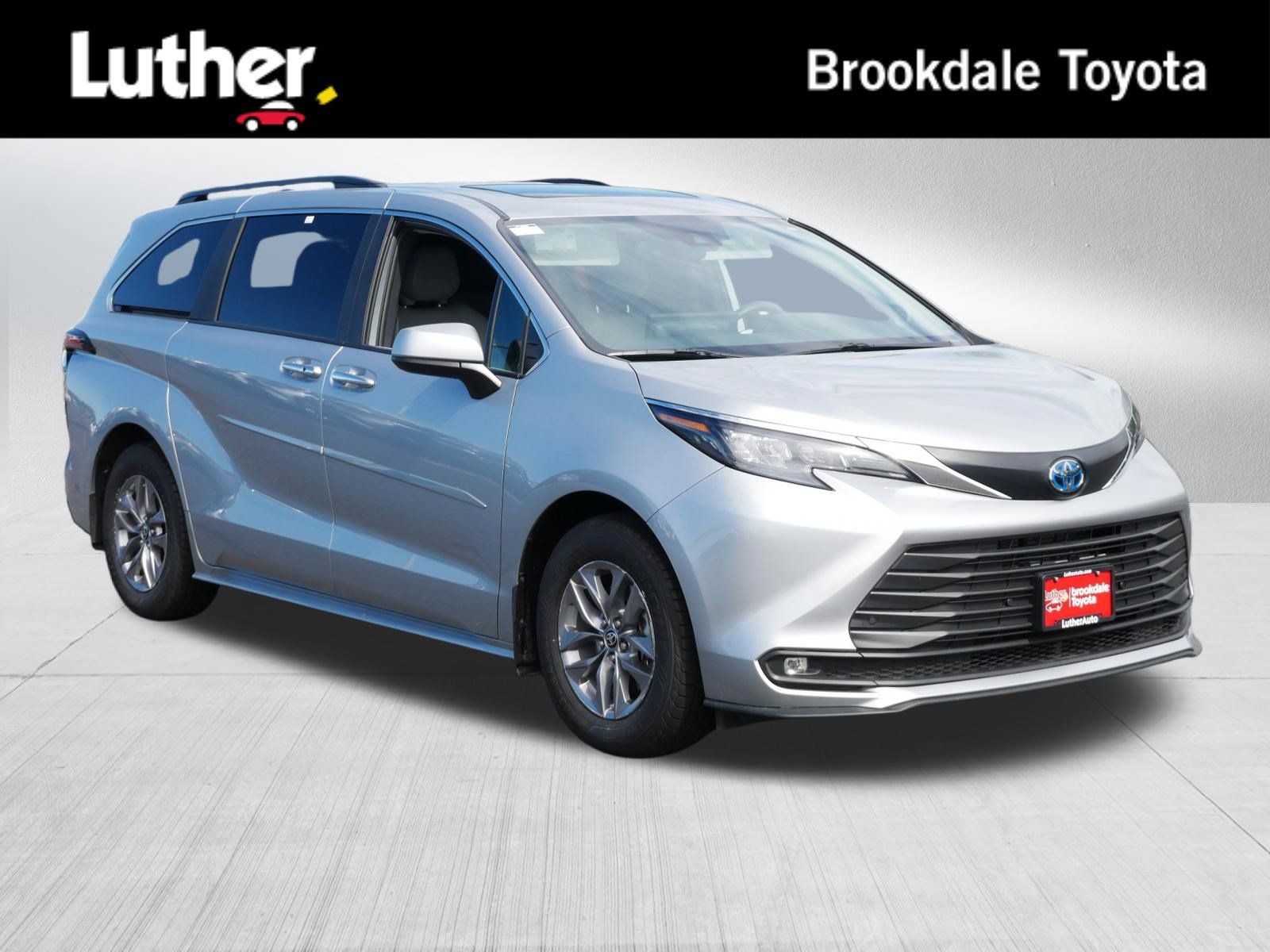 Certified 2025 Toyota Sienna XLE w/ XLE Plus Package AWD/4WD image 1