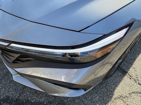 Used 2025 Hyundai Elantra Sport image 28