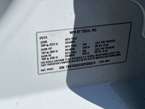 Used 2024 Tesla Model Y Long Range AWD/4WD image 11