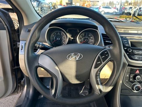 Used 2016 Hyundai Elantra SE image 18
