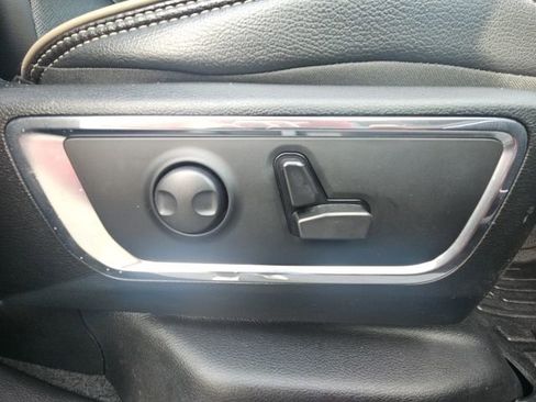 Used 2024 RAM 1500 Laramie image 12