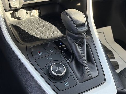 Used 2025 Toyota RAV4 XLE image 26