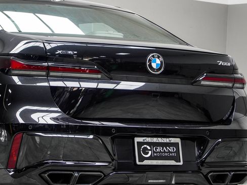 Used 2023 BMW 760i xDrive w/ Executive Package AWD/4WD image 16