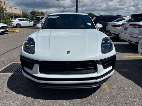 Used 2024 Porsche Macan image 2