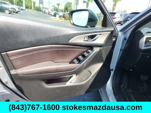 Used 2017 MAZDA MAZDA3 Touring FWD image 14